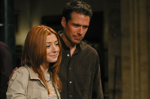 (L-R): Willow (Alyson Hannigan) and Wesley (Alexis Denisof) in 