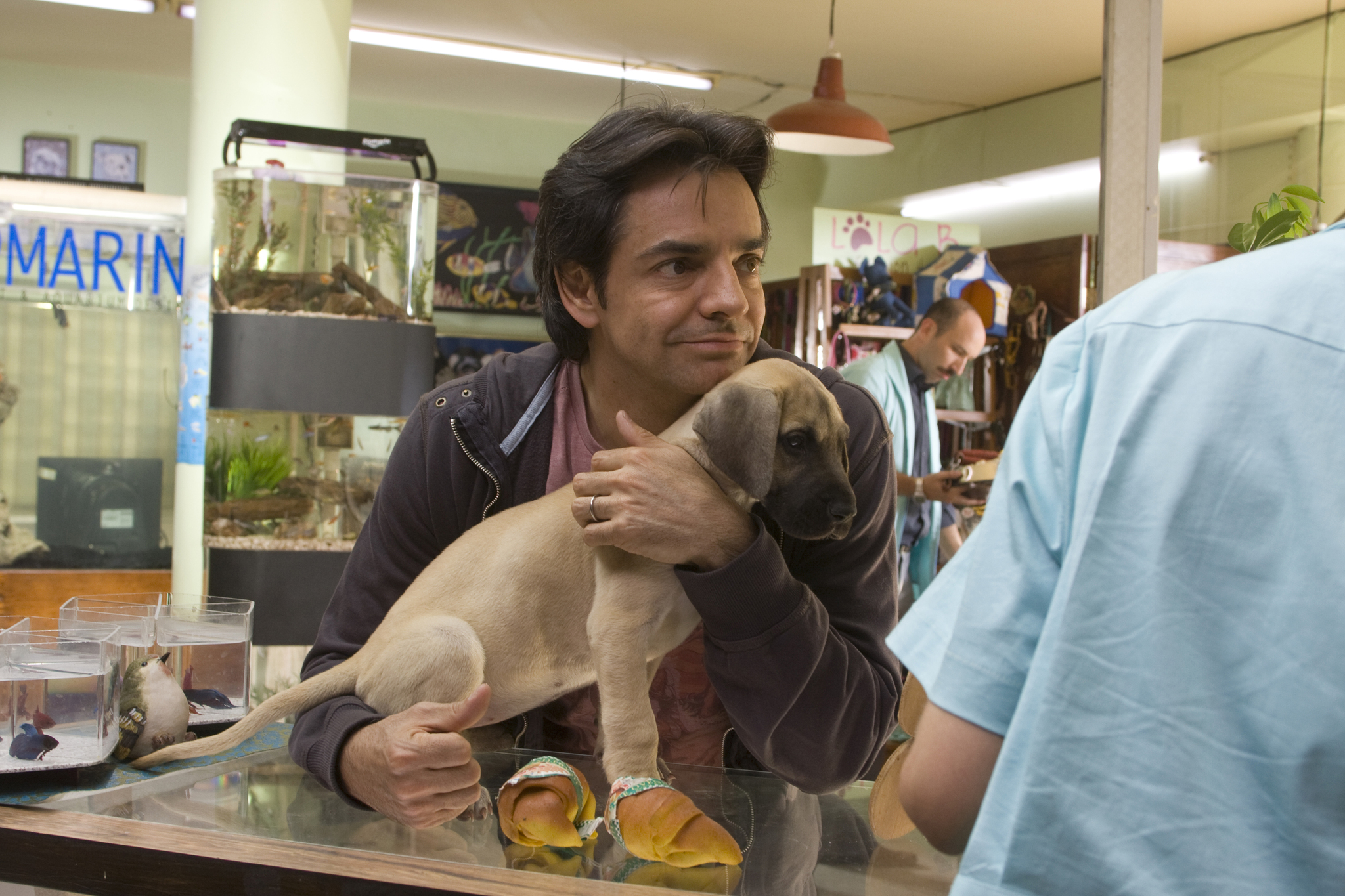 Still of Eugenio Derbez in No eres tú, soy yo (2010)