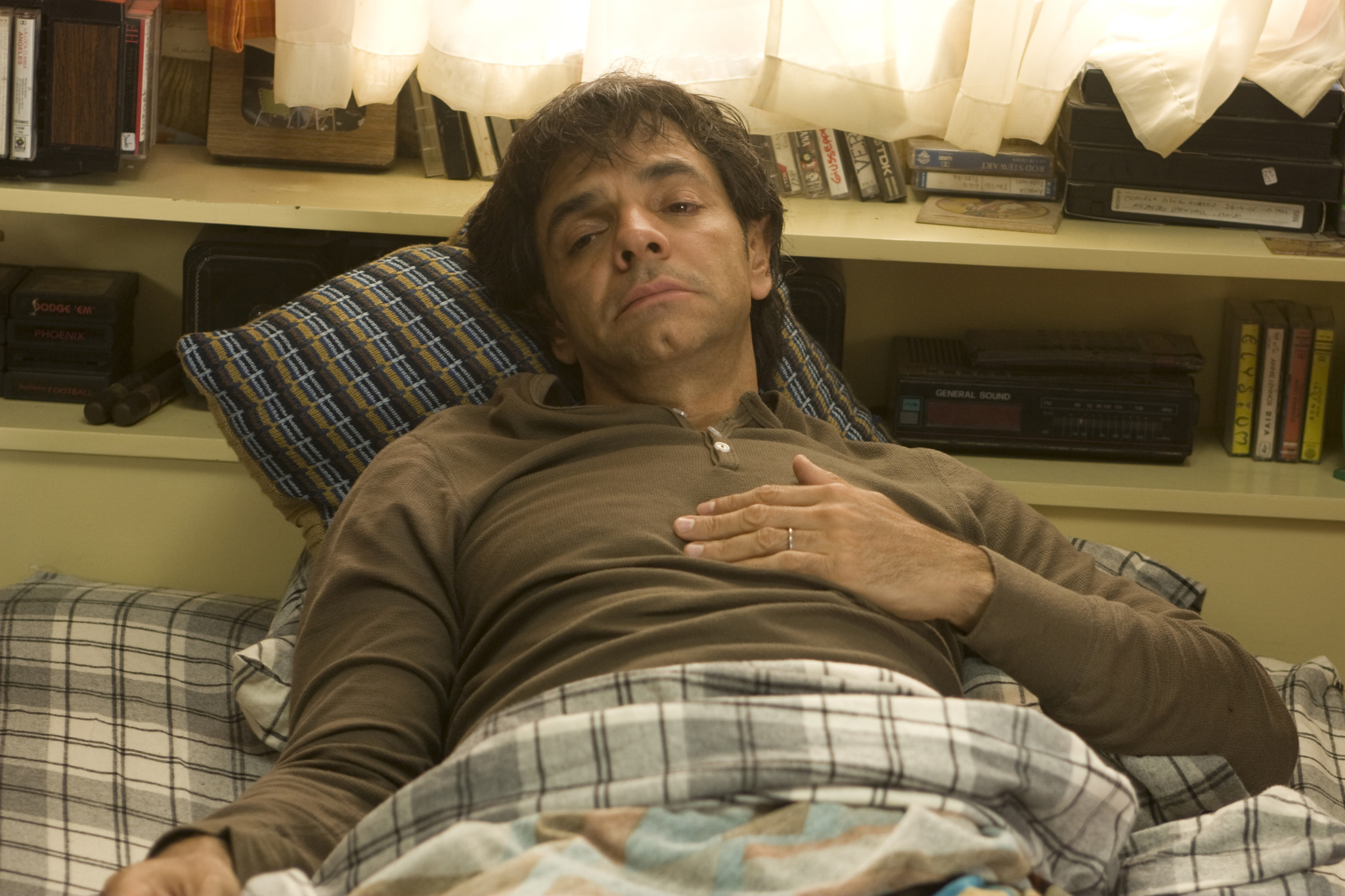 Still of Eugenio Derbez in No eres tú, soy yo (2010)