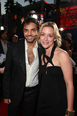 Piper Perabo and Eugenio Derbez at event of Cihuahua is Beverli Hilso (2008)