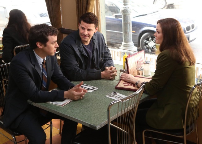 Still of David Boreanaz, John Francis Daley and Emily Deschanel in Kaulai (2005)