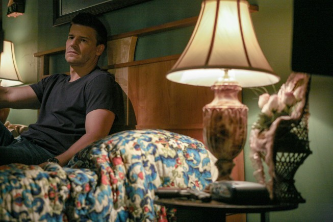 Still of David Boreanaz, Emily Deschanel and Beth Dubber in Mazyle Houp (2010)