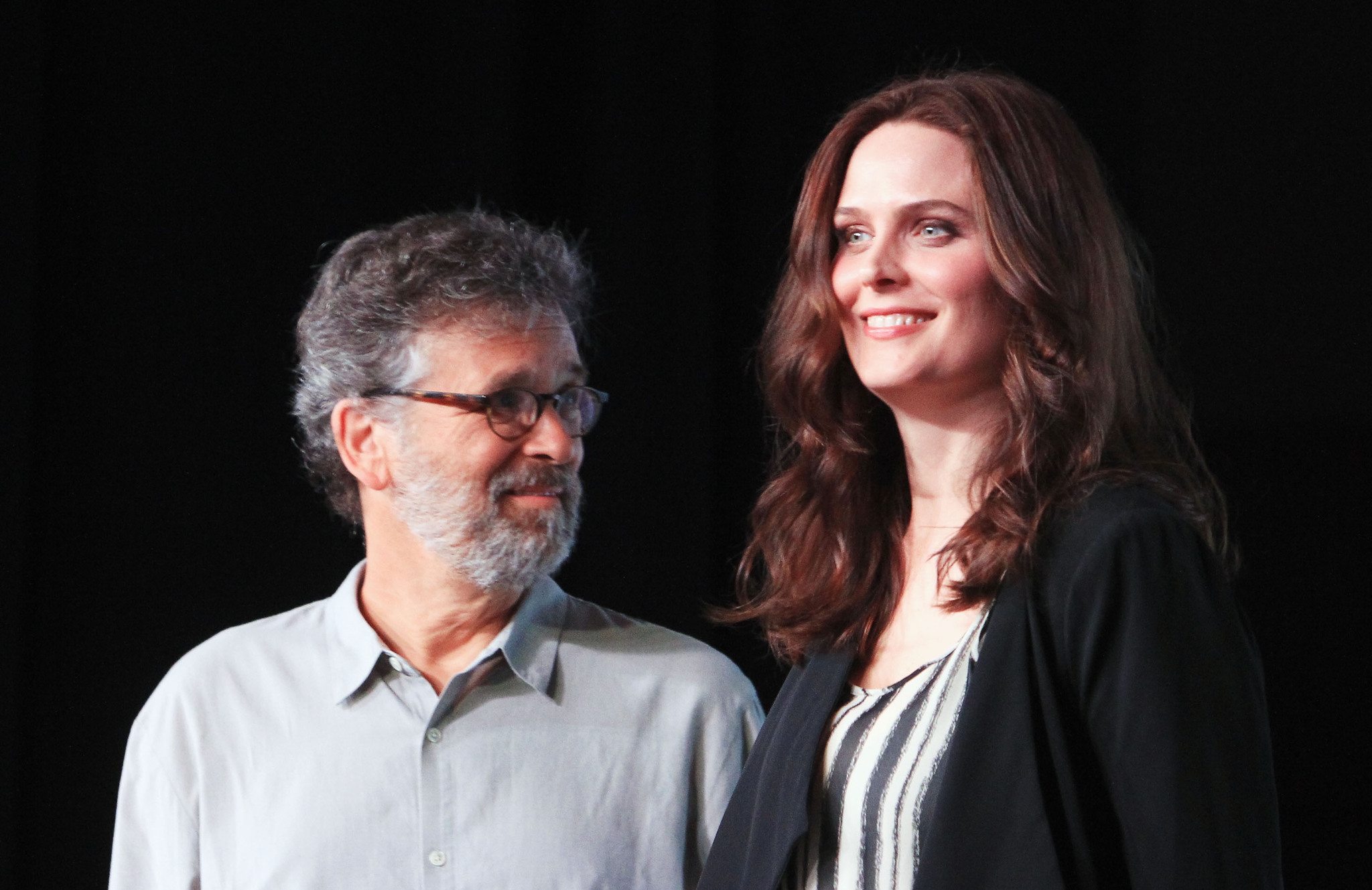 Emily Deschanel and Stephen Nathan at event of Kaulai (2005)