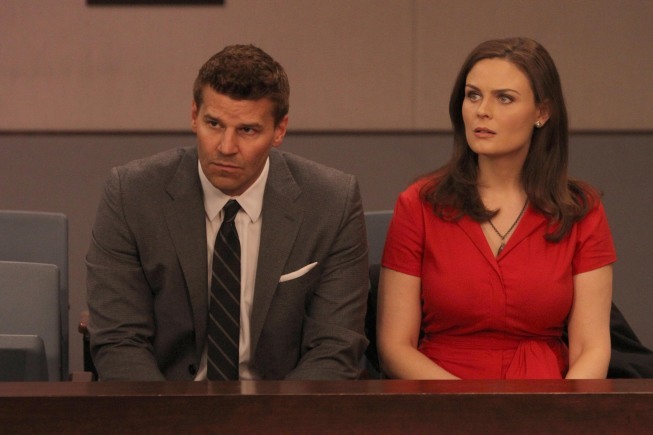 Still of David Boreanaz and Emily Deschanel in Kaulai (2005)