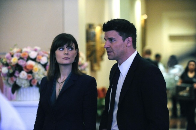 Still of David Boreanaz and Emily Deschanel in Kaulai (2005)