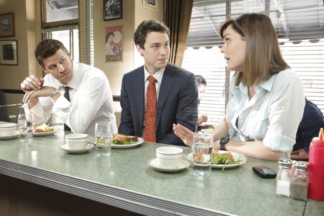 Still of David Boreanaz, John Francis Daley and Emily Deschanel in Kaulai (2005)