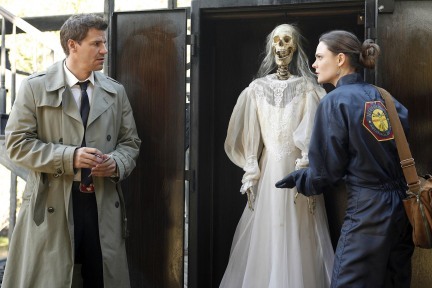 Still of David Boreanaz and Emily Deschanel in Kaulai (2005)