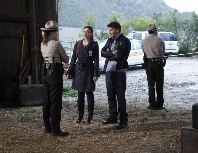 Still of David Boreanaz, Jenica Bergere and Emily Deschanel in Kaulai (2005)