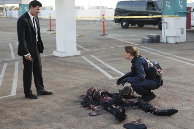 Still of David Boreanaz and Emily Deschanel in Kaulai: The Bond in the Boot (2009)