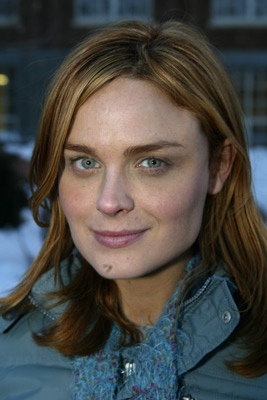 Emily Deschanel at event of Easy (2003)