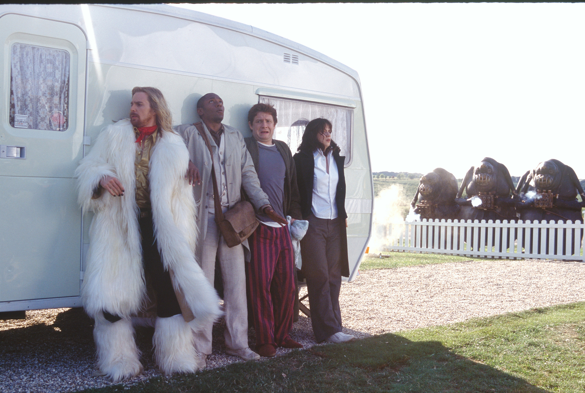 Still of Sam Rockwell, Yasiin Bey, Zooey Deschanel and Martin Freeman in The Hitchhiker's Guide to the Galaxy (2005)