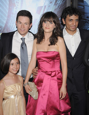 Mark Wahlberg, Zooey Deschanel, M. Night Shyamalan and Ashlyn Sanchez at event of Ivykis (2008)