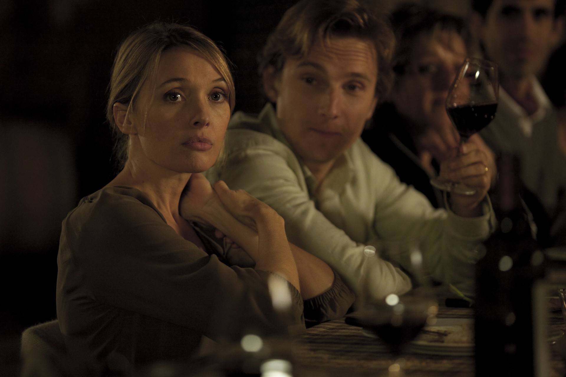 Still of Lorànt Deutsch and Anne Marivin in Tu seras mon fils (2011)