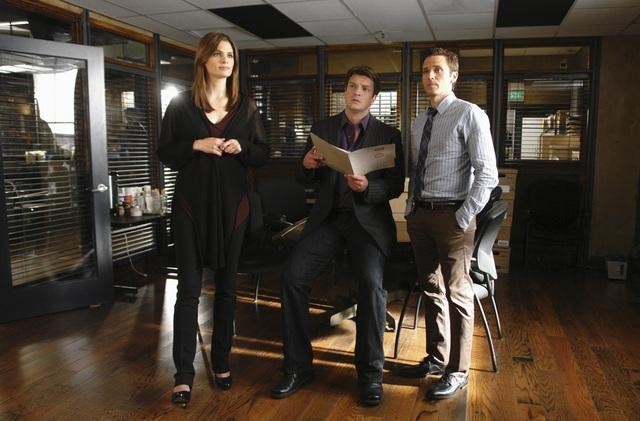 Still of Seamus Dever, Nathan Fillion and Stana Katic in Kastlas (2009)