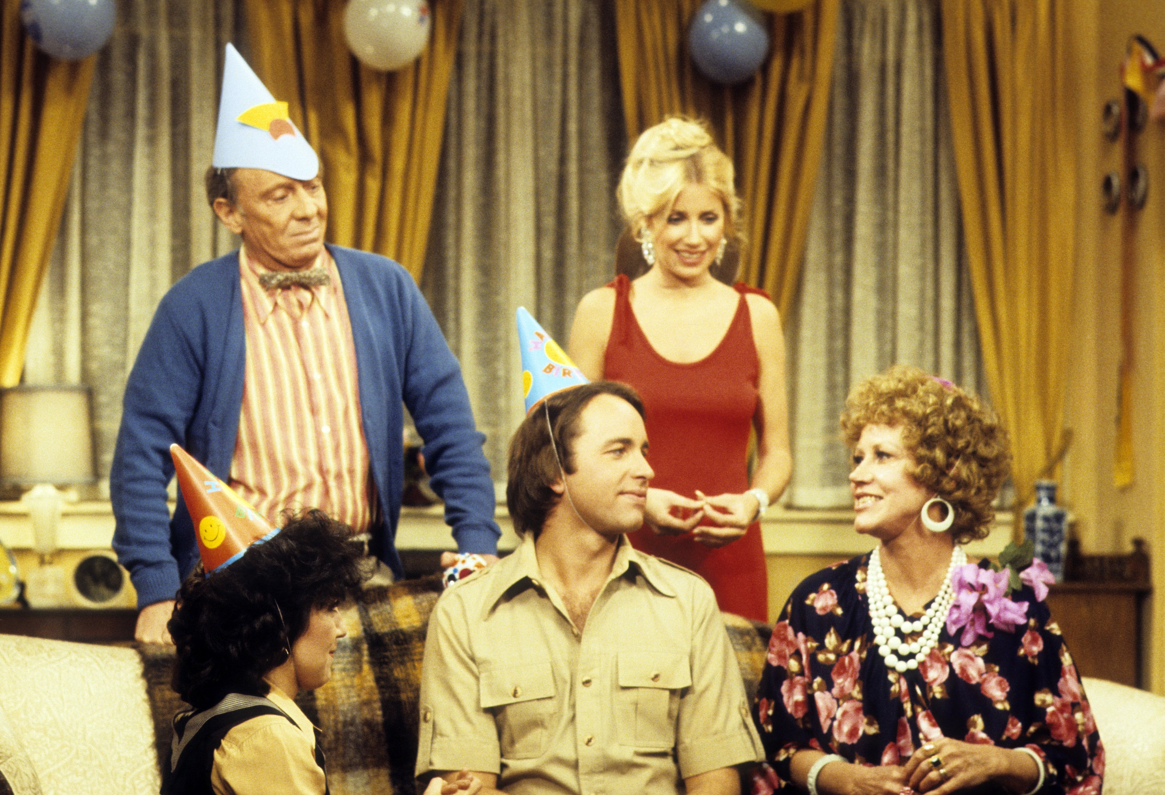 Still of John Ritter, Norman Fell, Suzanne Somers, Joyce DeWitt and Audra Lindley in Three's Company (1977)