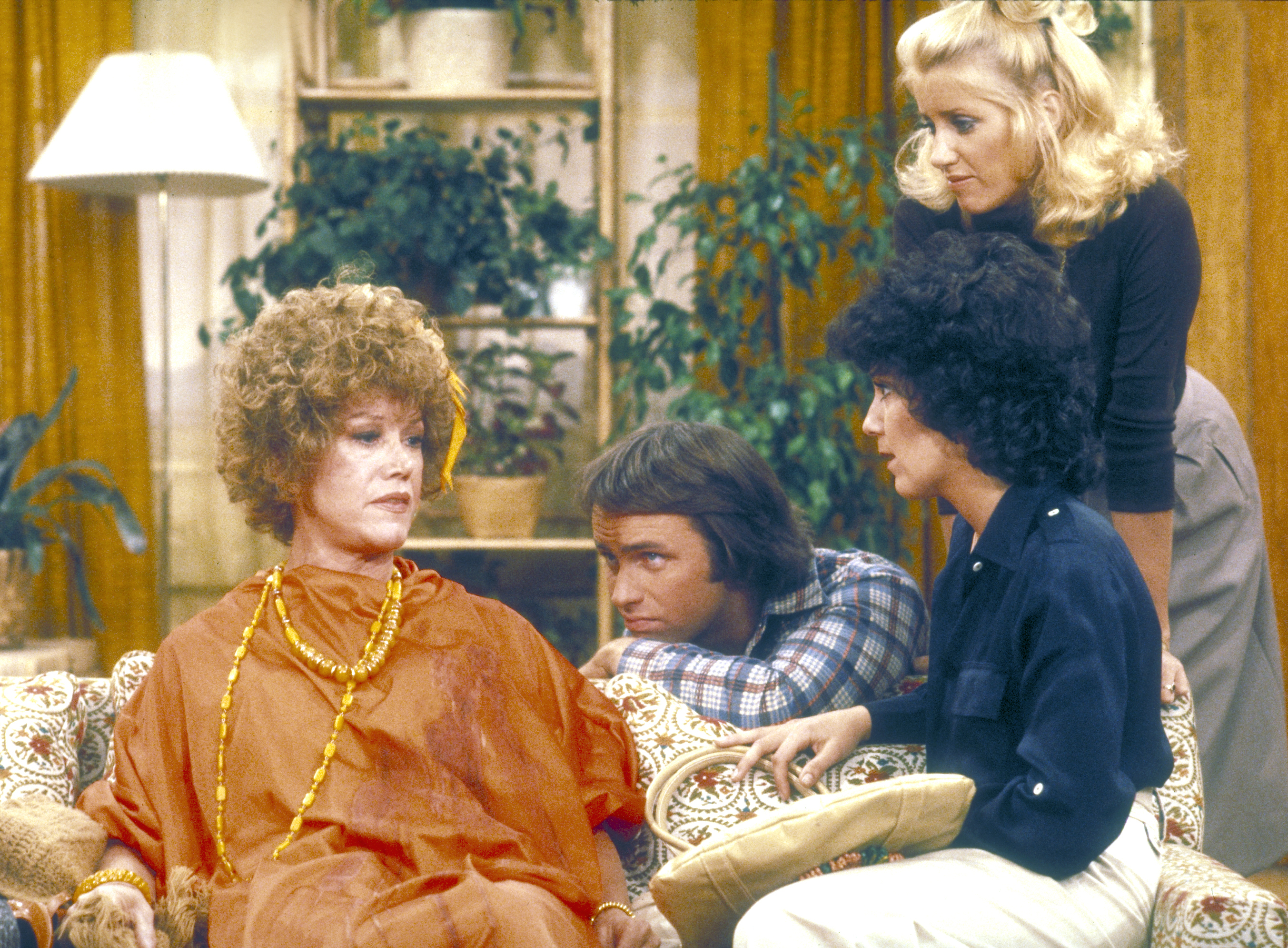 Still of John Ritter, Suzanne Somers, Joyce DeWitt and Audra Lindley in Three's Company (1977)