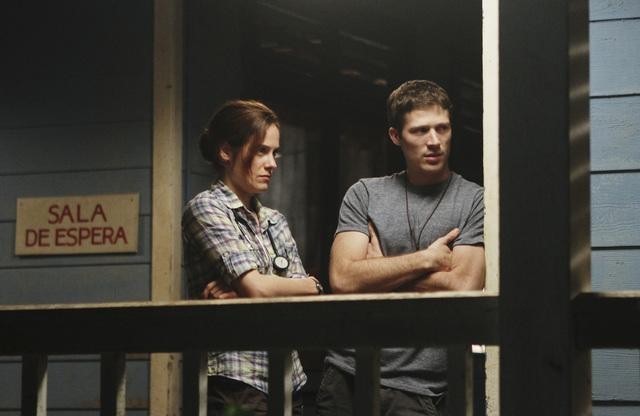 Still of Caroline Dhavernas and Zach Gilford in Off the Map (2011)