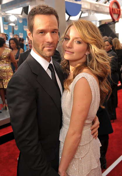 Actors Chris Diamantopoulos and Becki Newton arrive to the TNT/TBS broadcast of the 14th Annual Screen Actors Guild Awards at the Shrine Auditorium on January 27, 2008 in Los Angeles, California.