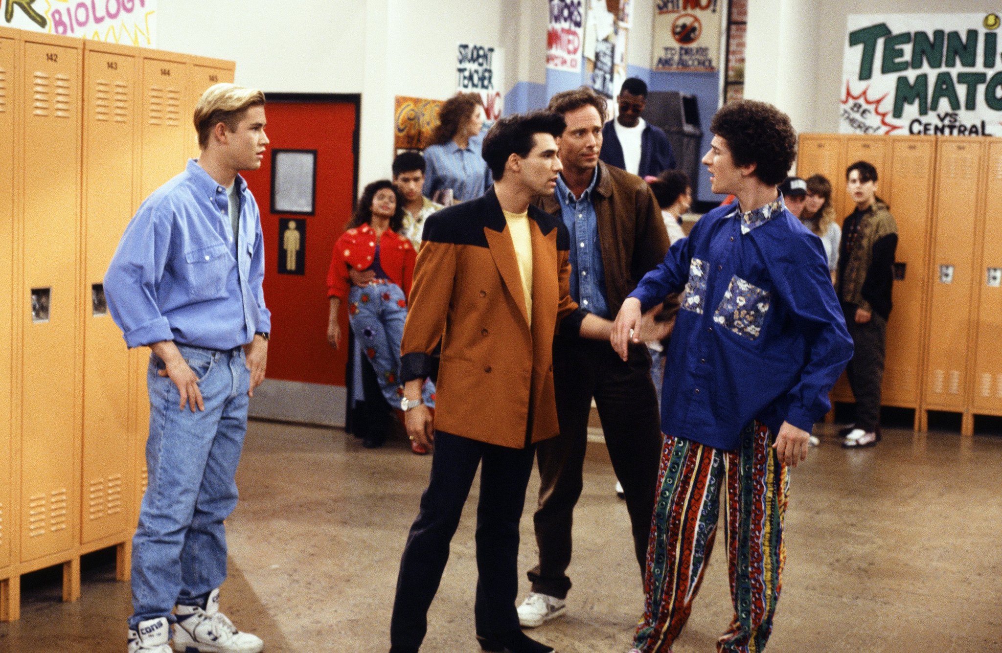 Still of Mark-Paul Gosselaar, Dustin Diamond, Eddie Garcia and Brandon Tartikoff in Saved by the Bell (1989)