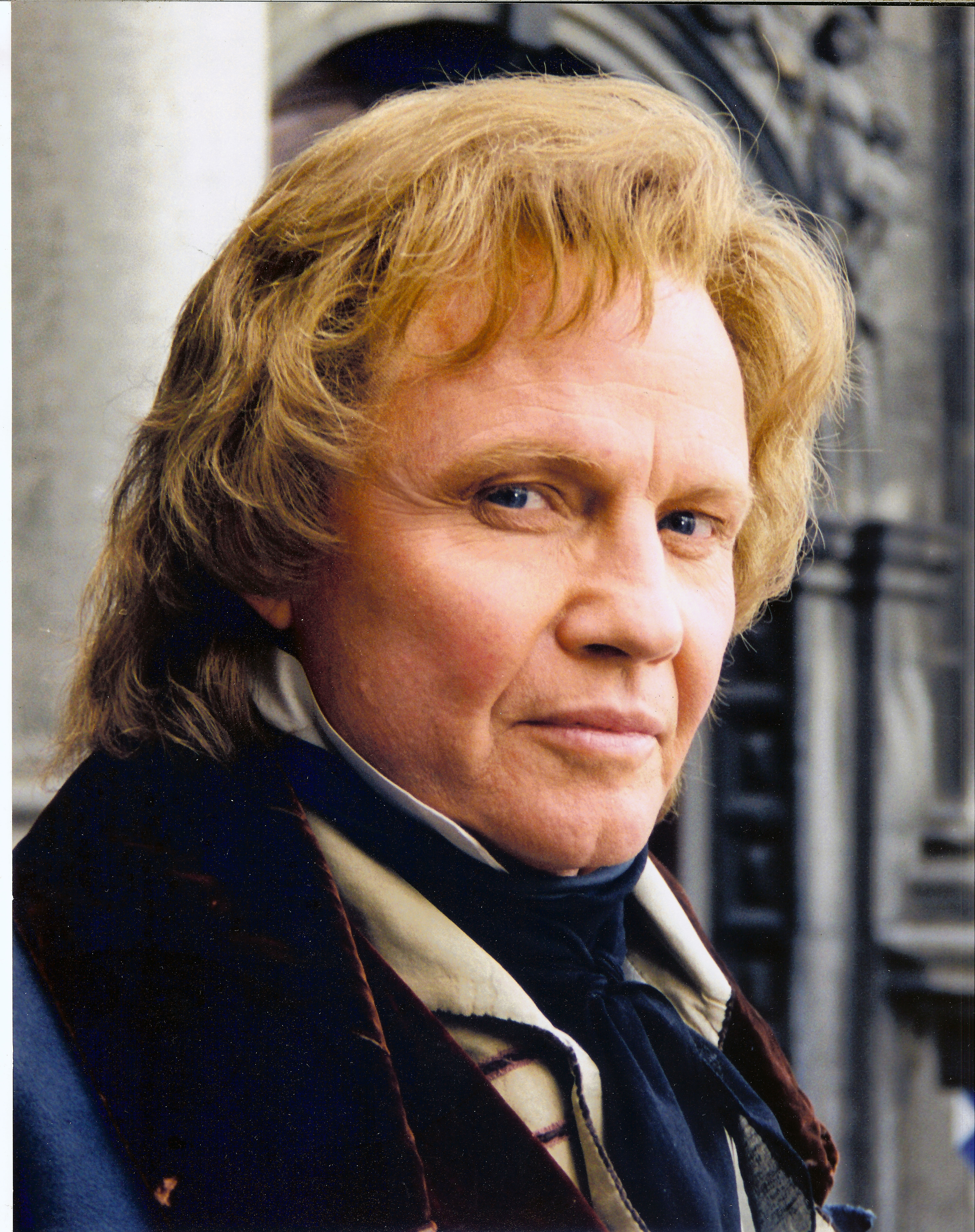 Jon Voight as Michel in 