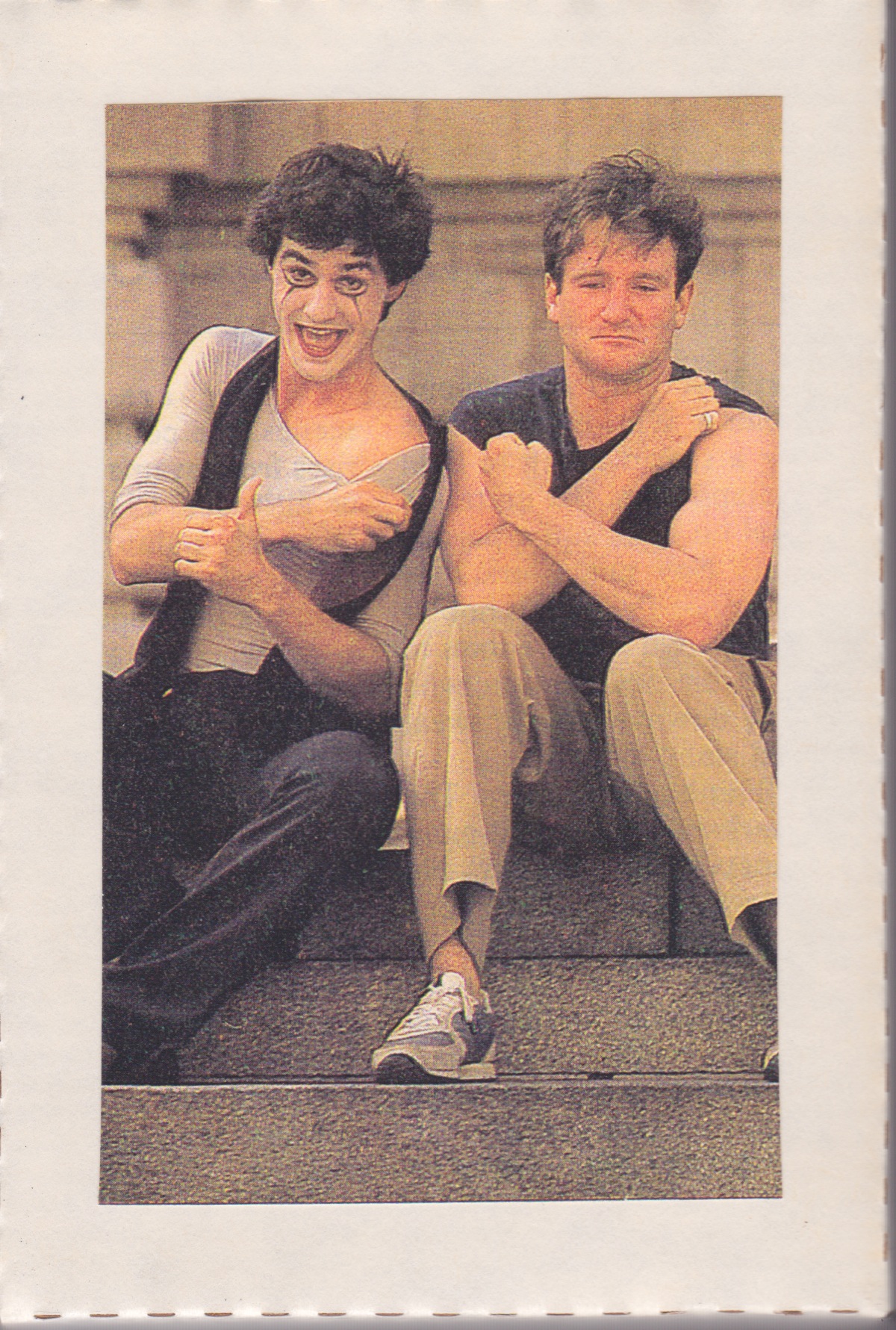 Robin Williams and Hal Dion street performing in 1981 at the Metropolitan Museum of Art , NYC