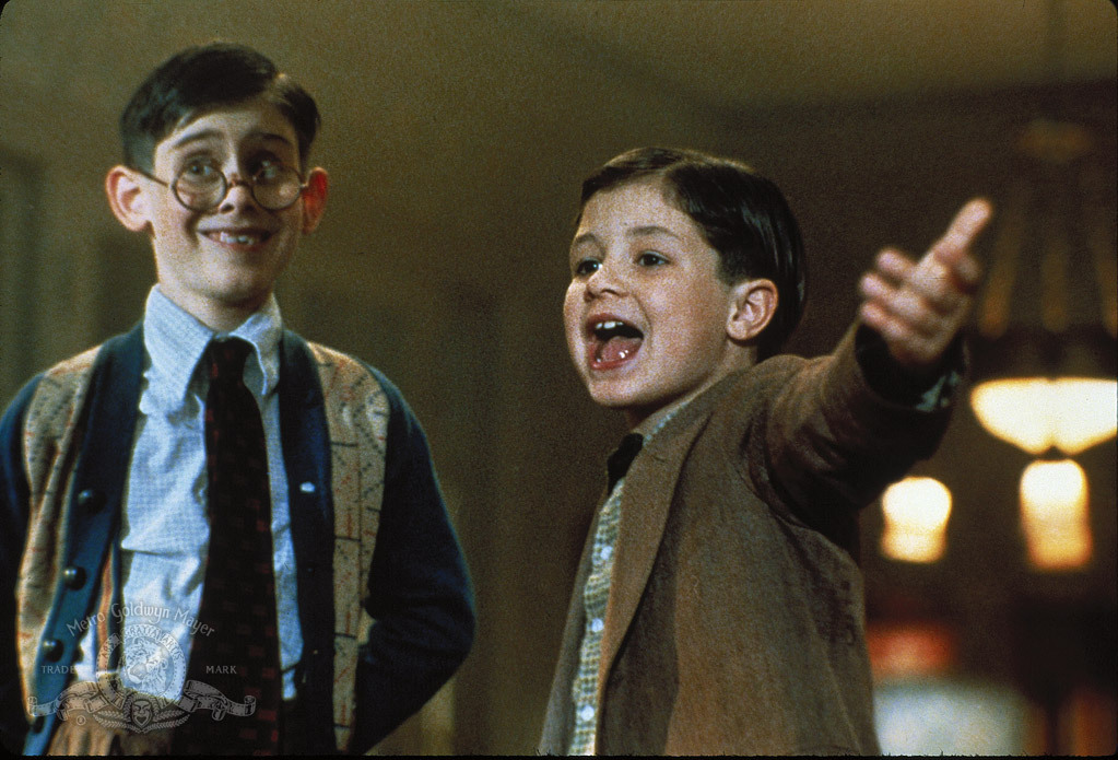 Still of Josh Byrne and Ben Diskin in Mr. Saturday Night (1992)