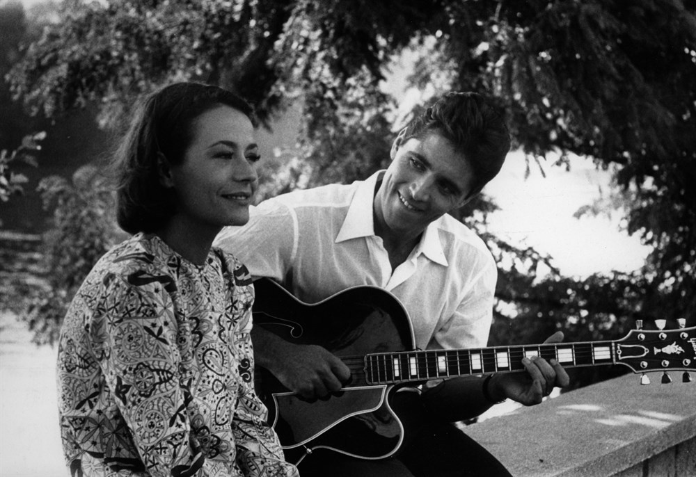 Still of Sacha Distel and Annie Girardot in La bonne soupe (1964)