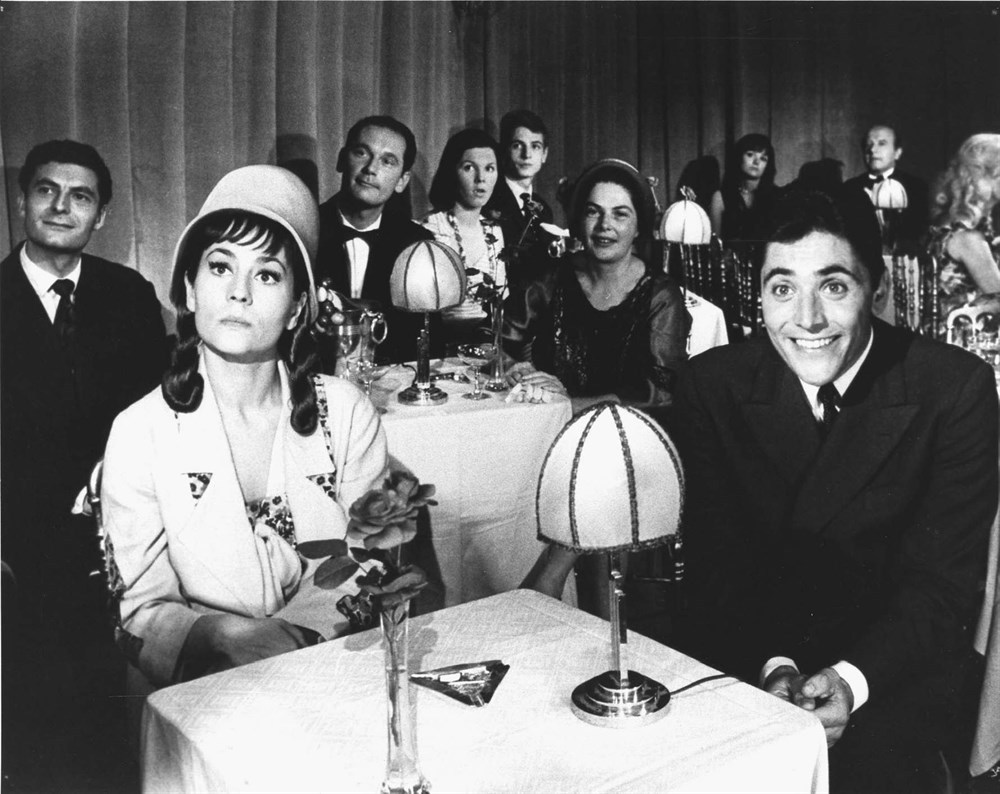 Still of Sacha Distel and Annie Girardot in La bonne soupe (1964)