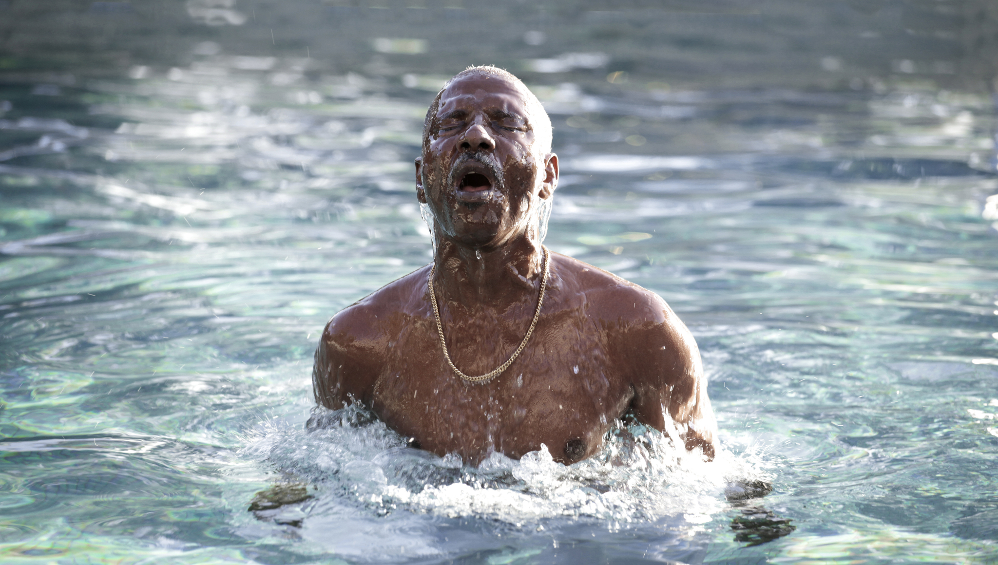 Still of Youssouf Djaoro in Un homme qui crie (2010)