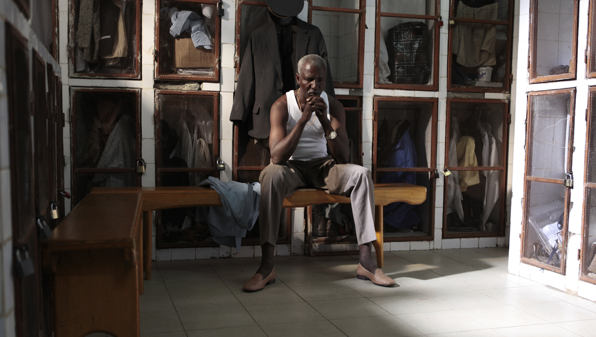 Still of Youssouf Djaoro in Un homme qui crie (2010)