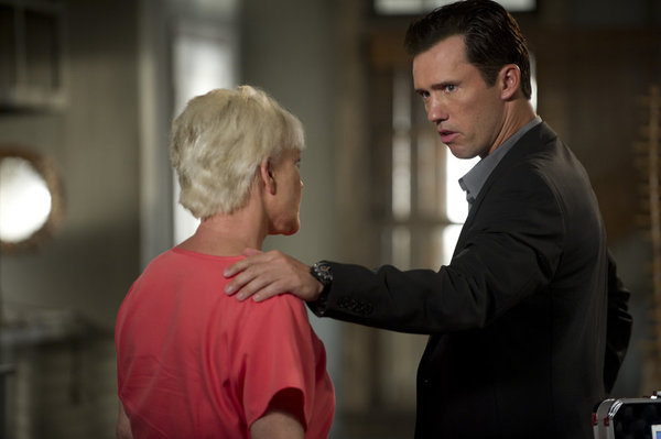 Still of Sharon Gless and Jeffrey Donovan in Vilko bilietas (2007)