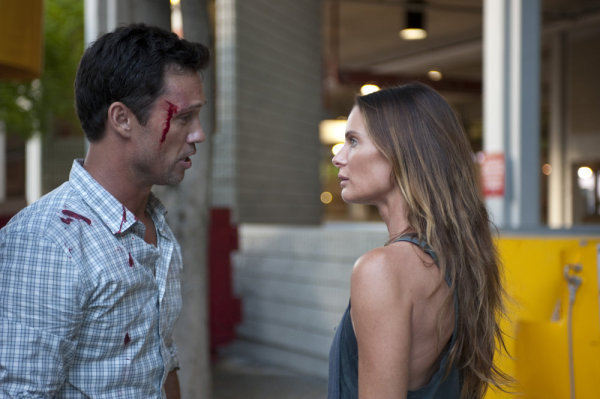 Still of Gabrielle Anwar and Jeffrey Donovan in Vilko bilietas (2007)