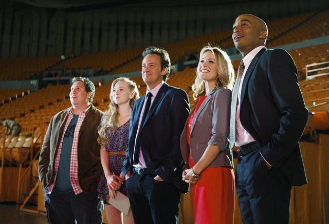 Still of Matthew Perry, Portia Doubleday, James Lesure, Nate Torrence and Andrea Anders in Mr. Sunshine (2011)