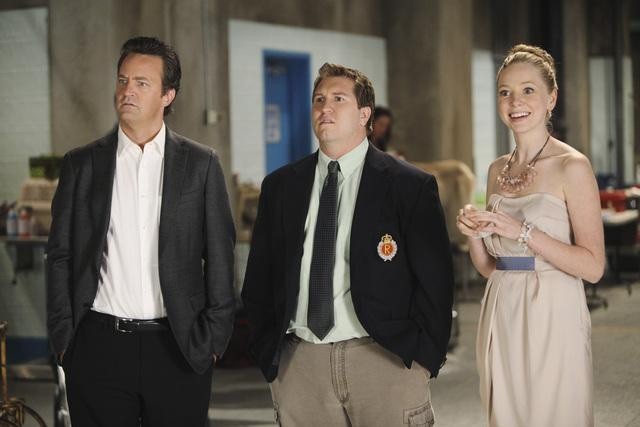 Still of Matthew Perry, Portia Doubleday and Nate Torrence in Mr. Sunshine (2011)