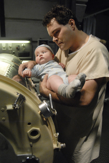 Still of Aaron Douglas in Battlestar Galactica (2004)