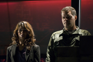 Still of Aaron Douglas and Rekha Sharma in Battlestar Galactica (2004)