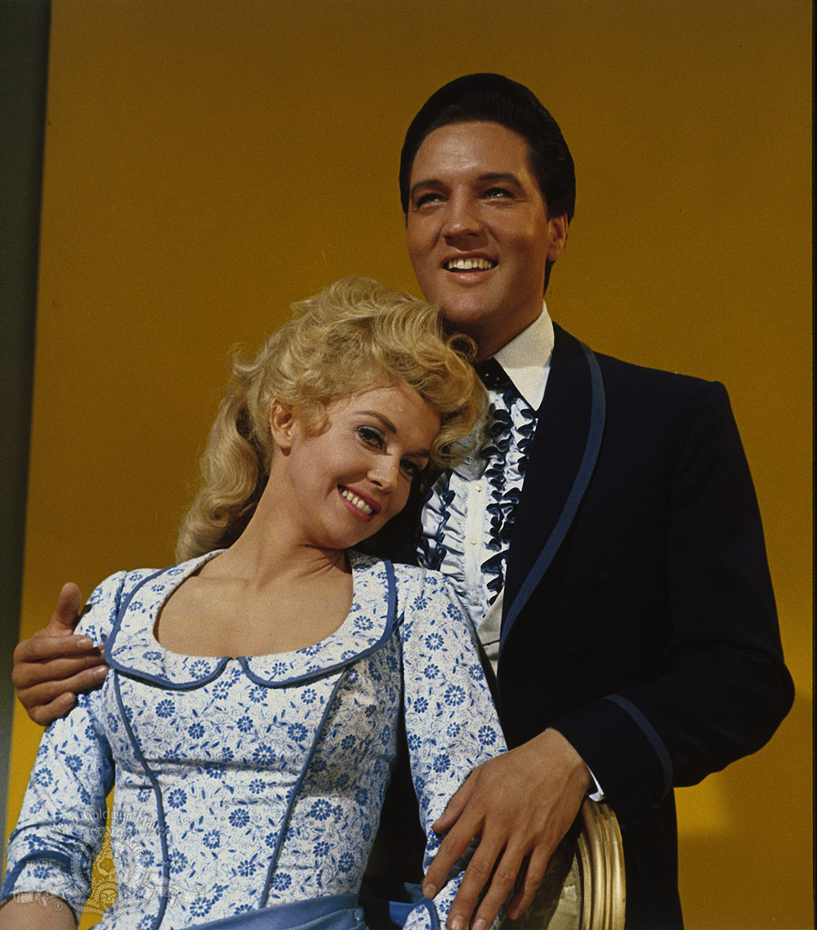 Still of Elvis Presley and Donna Douglas in Frankie and Johnny (1966)