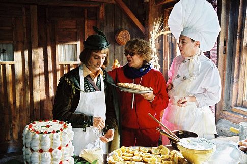 Martin Drainville as Prince Ludvois, Director Denise Filiatrault and Deny Paris as Chef Patissier in the Denise Filiatrault film ALICE'S ODYSSEY