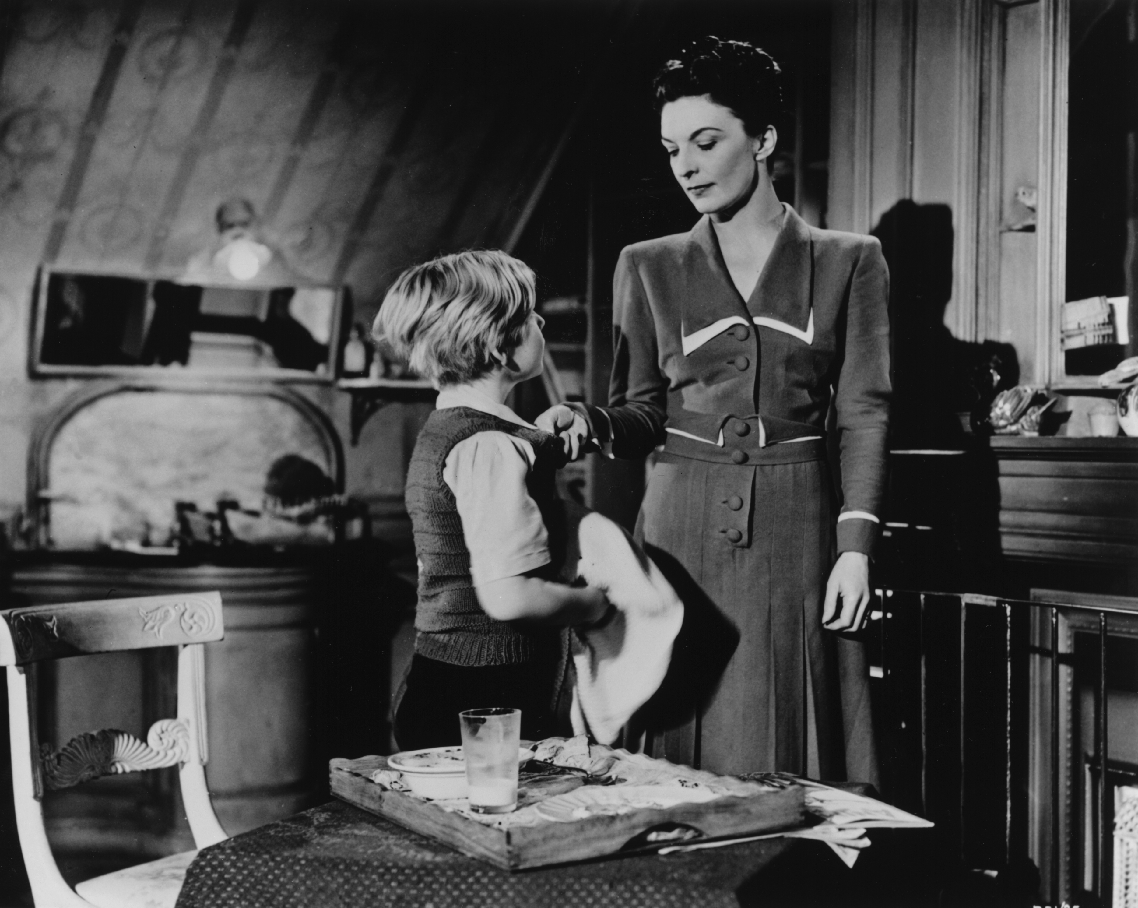 Still of Sonia Dresdel and Bobby Henrey in The Fallen Idol (1948)