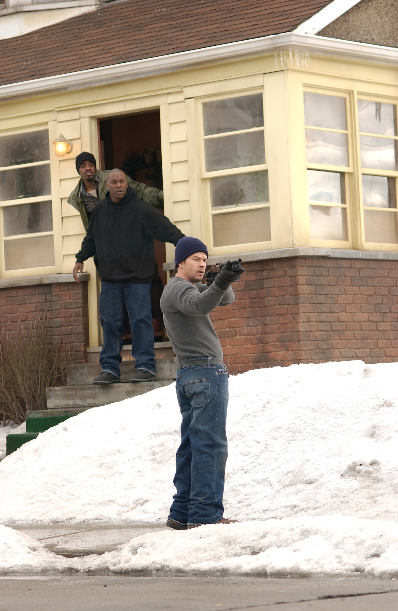 Still of Mark Wahlberg, André Benjamin and Tyrese Gibson in Four Brothers (2005)