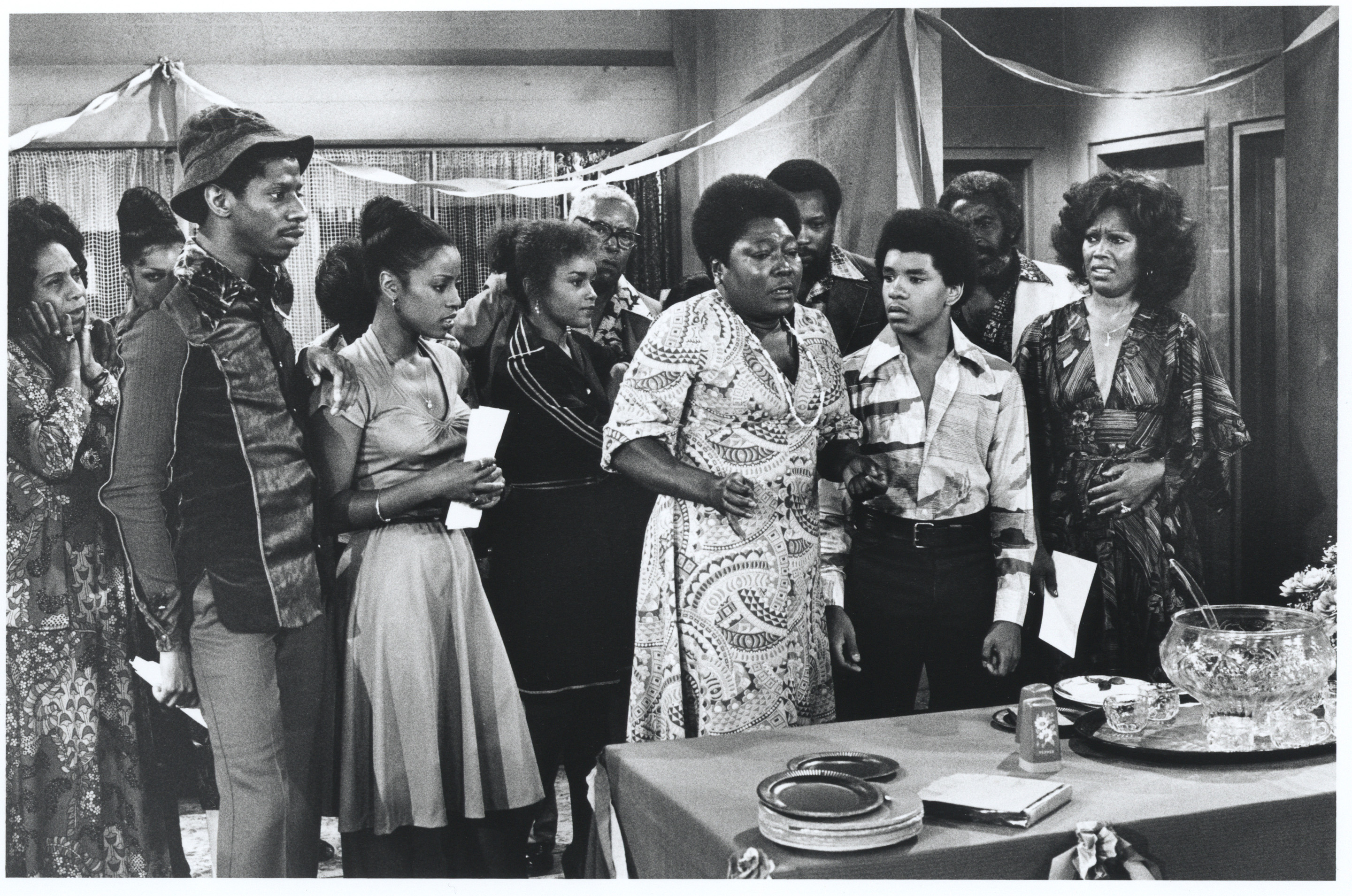 Still of Ralph Carter, Ja'net DuBois, Esther Rolle, BernNadette Stanis and Jimmie Walker in Good Times (1974)