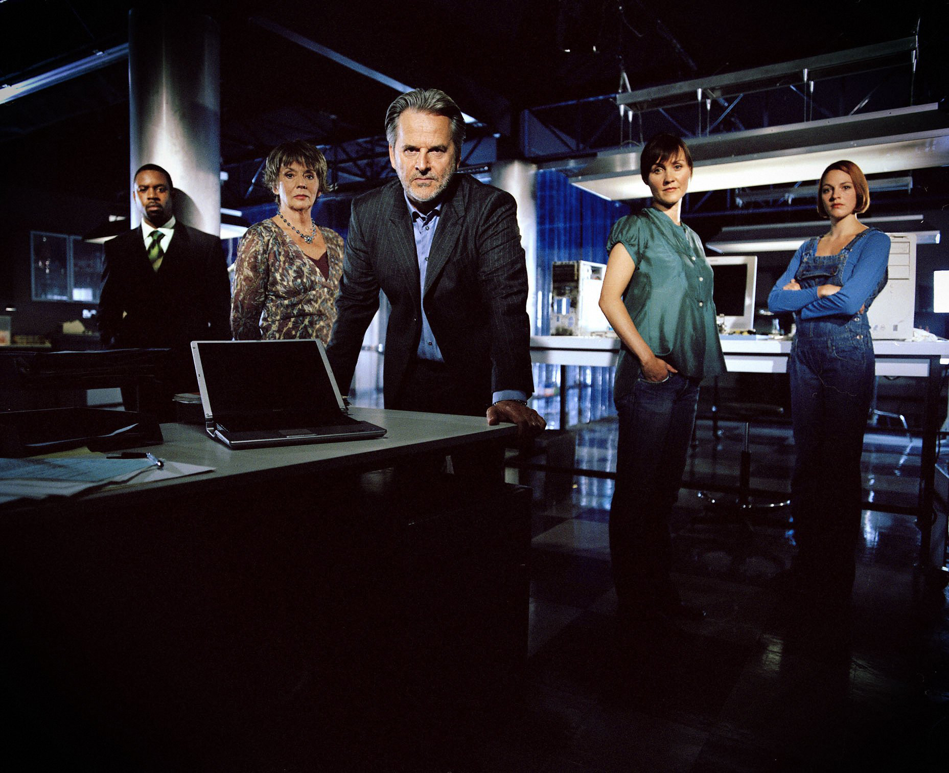 Tara Fitzgerald, Félicité Du Jeu, Trevor Eve, Wil Johnson and Sue Johnston in Waking the Dead (2000)