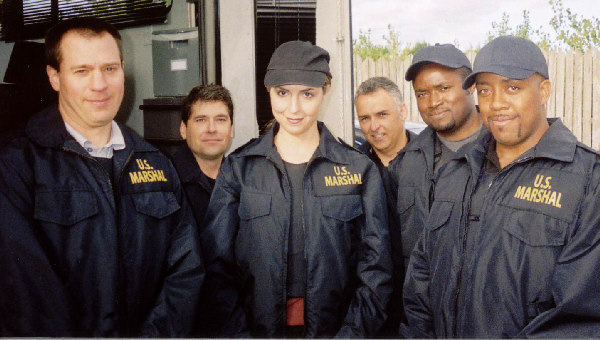 Ellen Dubin (center) as US Marshal, Stephanie Baker, in the TV movie, 