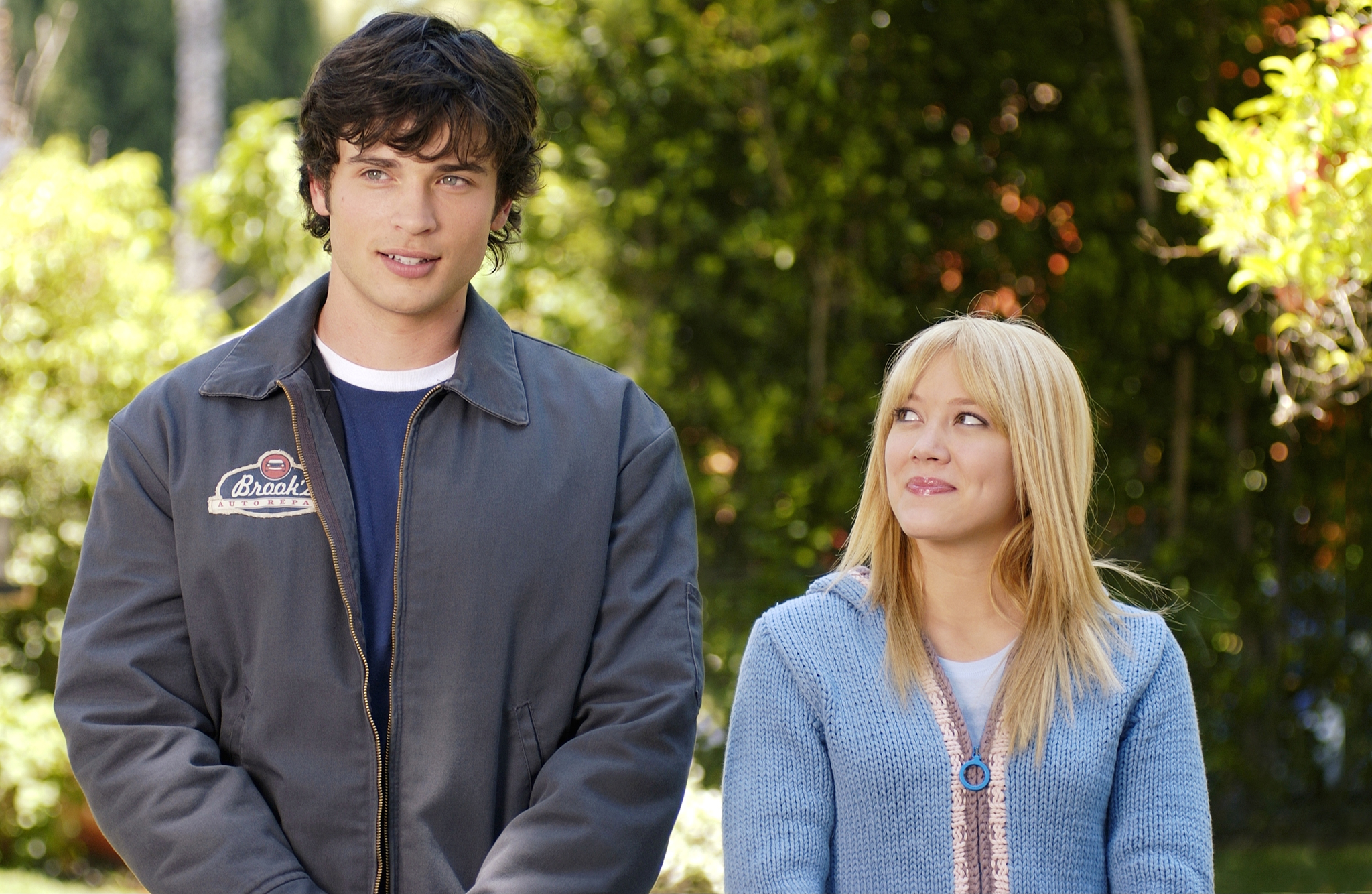 Still of Hilary Duff and Tom Welling in Cheaper by the Dozen (2003)
