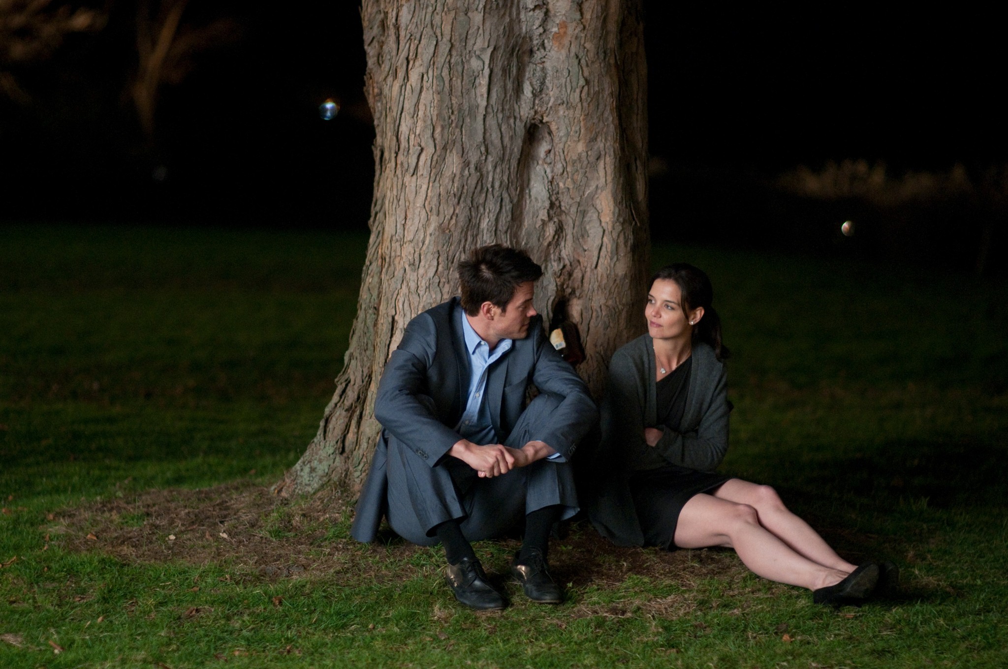 Still of Katie Holmes and Josh Duhamel in The Romantics (2010)