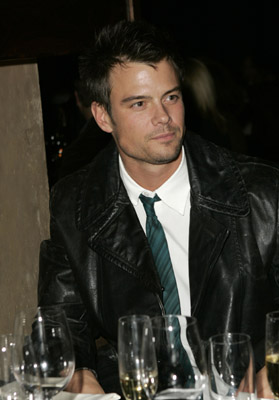 Josh Duhamel at event of Rumor Has It... (2005)