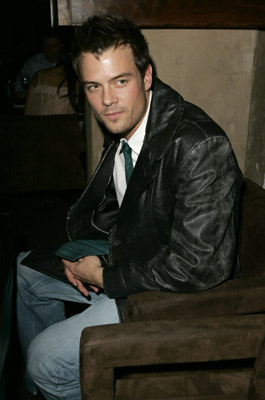 Josh Duhamel at event of Rumor Has It... (2005)