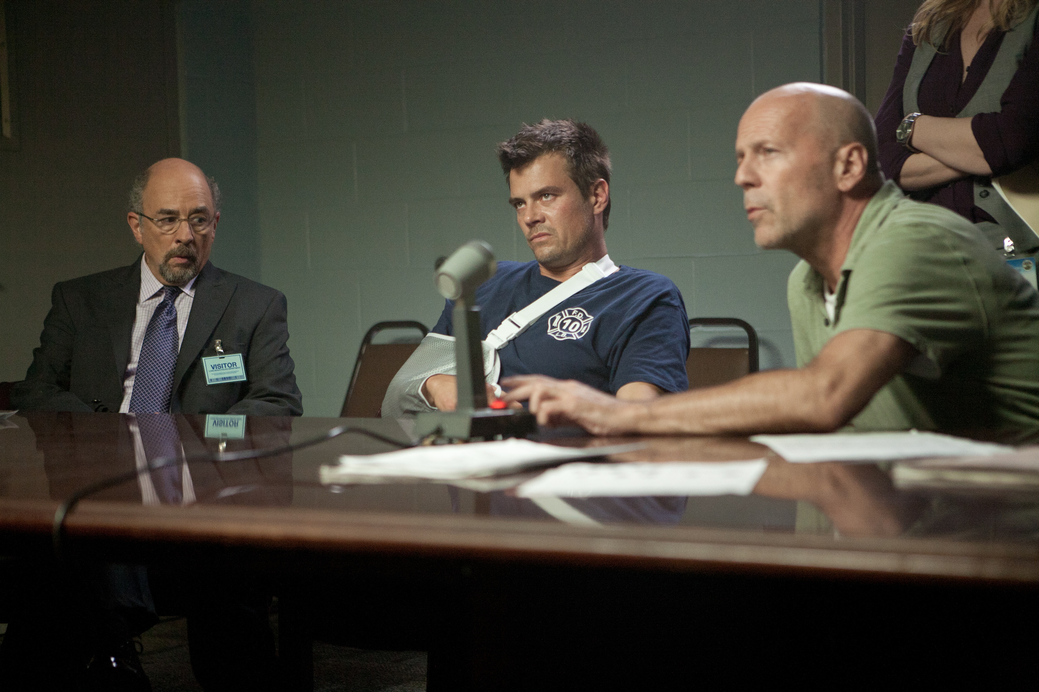 Still of Bruce Willis, Josh Duhamel and Richard Schiff in Fire with Fire (2012)