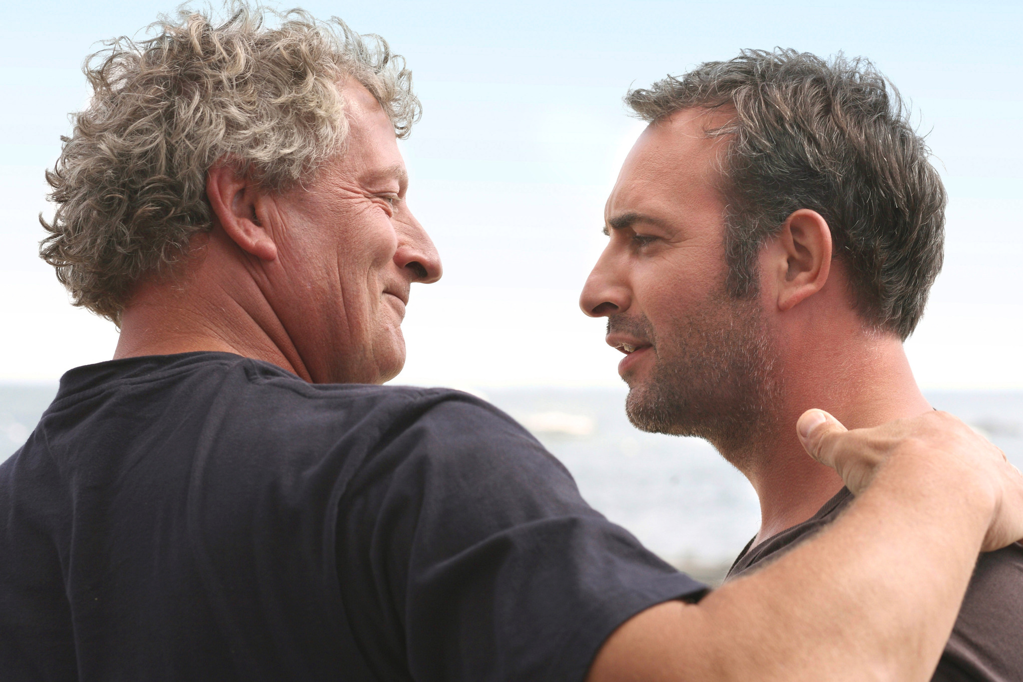 Still of Jean Dujardin and Joël Dupuch in Les petits mouchoirs (2010)