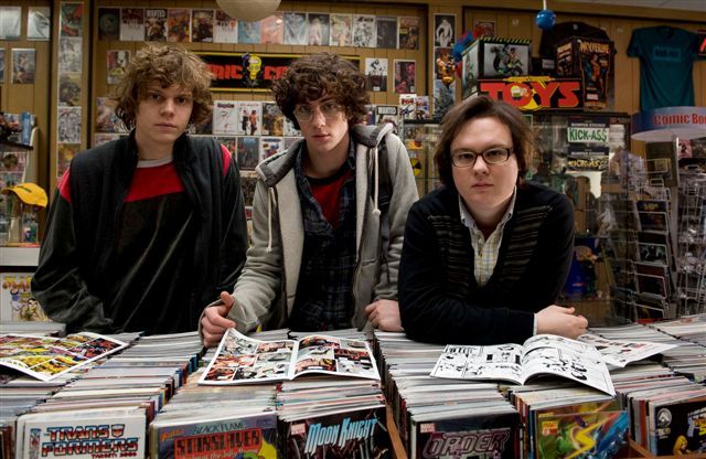 Still of Clark Duke and Aaron Taylor-Johnson in Ateini cia arba gausi i duda! (2010)